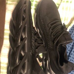 Sleek Black Athletic Shoes for Performance